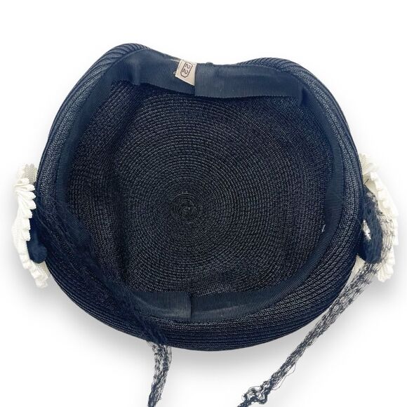 Vintage 50s Tilt Hat Black & Cream Straw Close Style Fascinator Black Mesh Veil - Picture 14 of 16